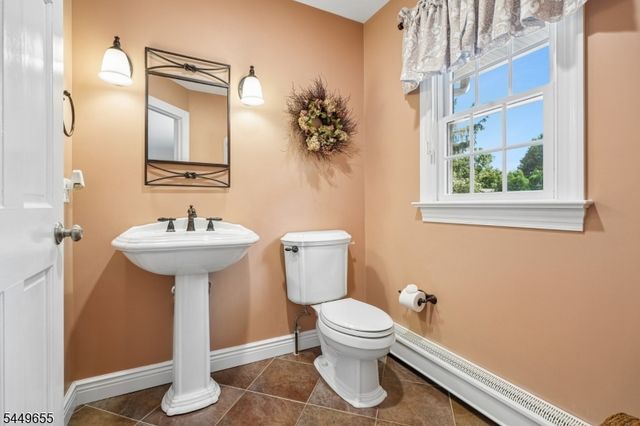 9 Pitcairn Dr, Roseland Boro, NJ 07068