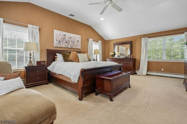 9 Pitcairn Dr, Roseland Boro, NJ 07068