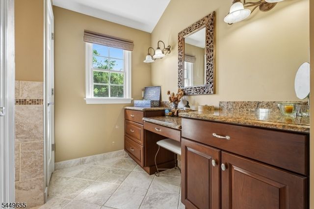 9 Pitcairn Dr, Roseland Boro, NJ 07068
