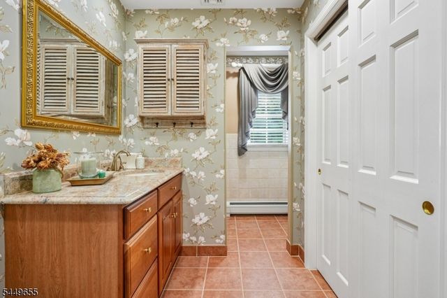 9 Pitcairn Dr, Roseland Boro, NJ 07068