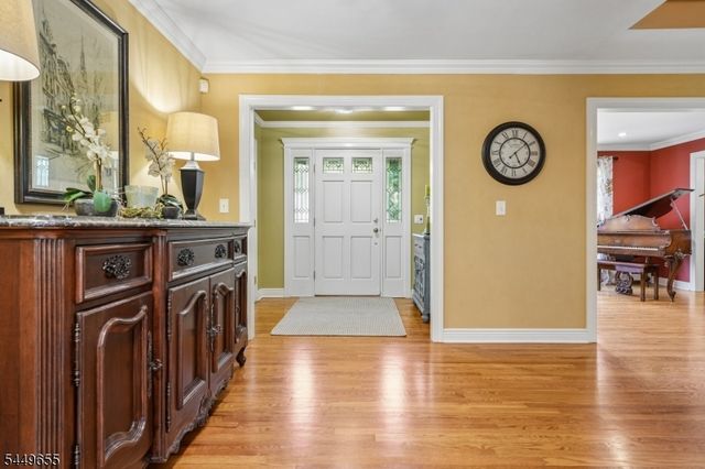 9 Pitcairn Dr, Roseland Boro, NJ 07068