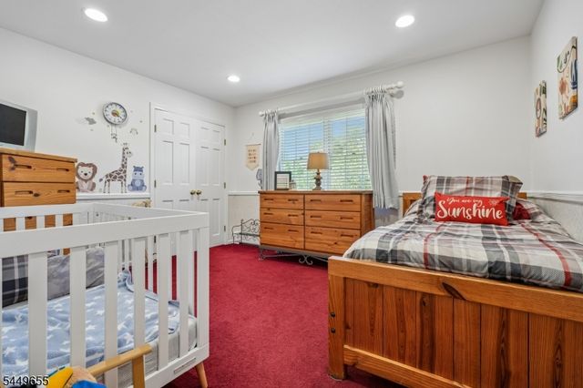 9 Pitcairn Dr, Roseland Boro, NJ 07068