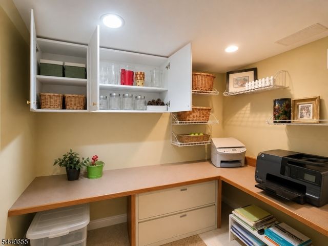 9 Pitcairn Dr, Roseland Boro, NJ 07068