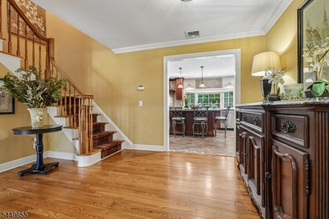 9 Pitcairn Dr, Roseland Boro, NJ 07068