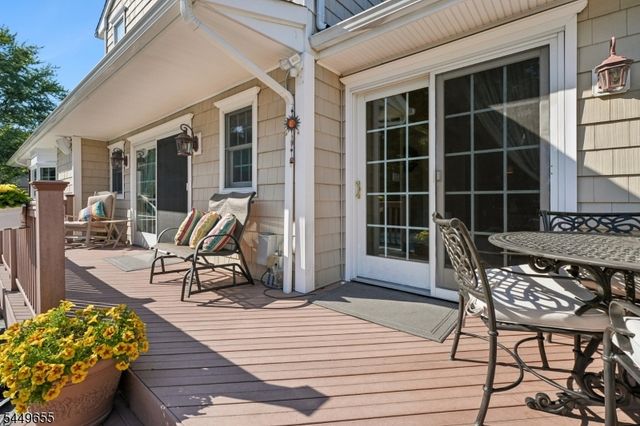 9 Pitcairn Dr, Roseland Boro, NJ 07068