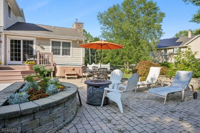 9 Pitcairn Dr, Roseland Boro, NJ 07068