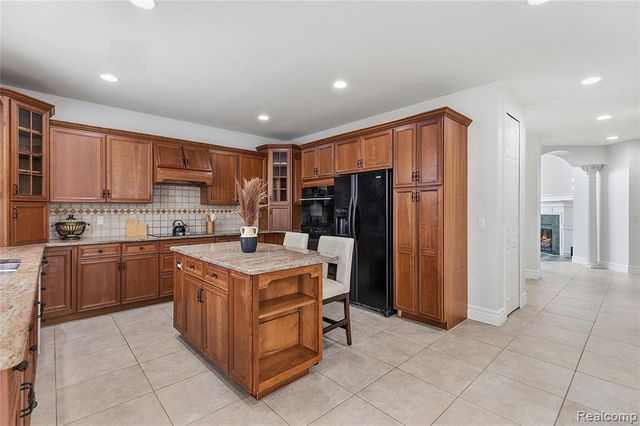 49783 Golden Park Drive, Utica, MI 48315
