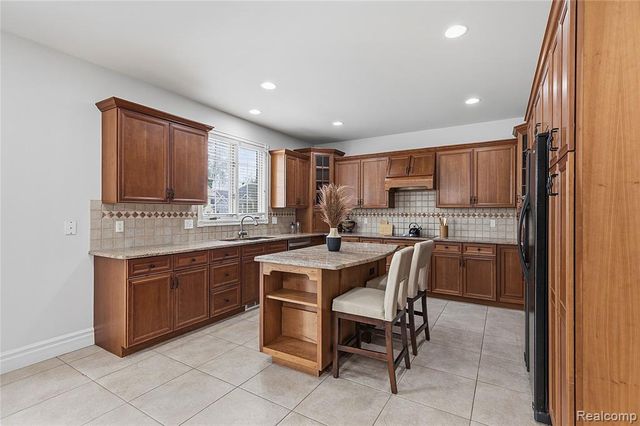 49783 Golden Park Drive, Utica, MI 48315