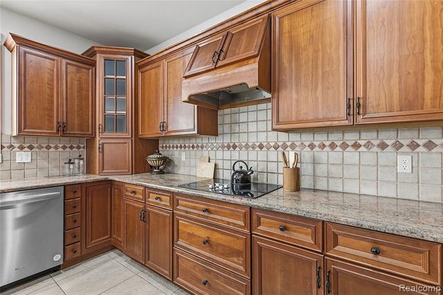 49783 Golden Park Drive, Utica, MI 48315