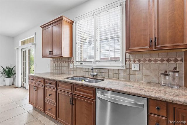 49783 Golden Park Drive, Utica, MI 48315
