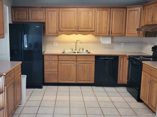 1002 Mt Riga, San Antonio, TX 78213