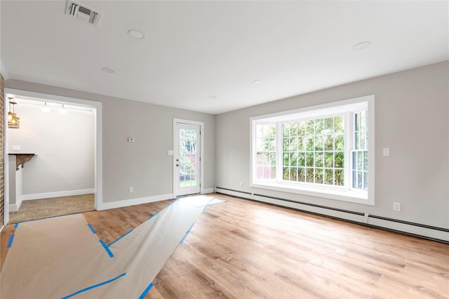 14 Dover Court, Rockville Centre, NY 11570
