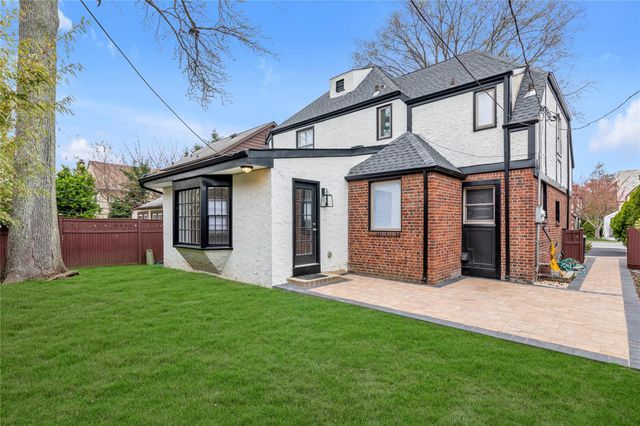 14 Dover Court, Rockville Centre, NY 11570