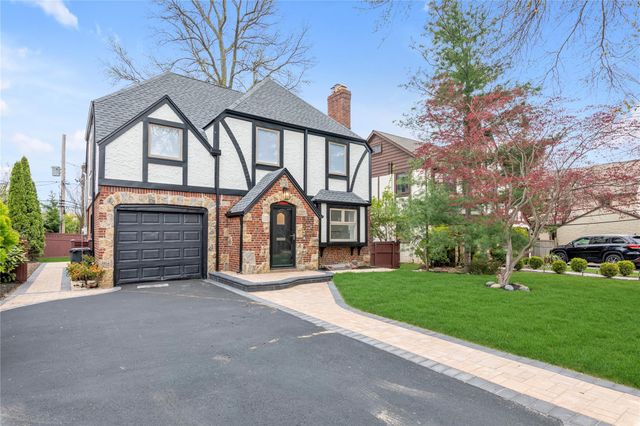 14 Dover Court, Rockville Centre, NY 11570