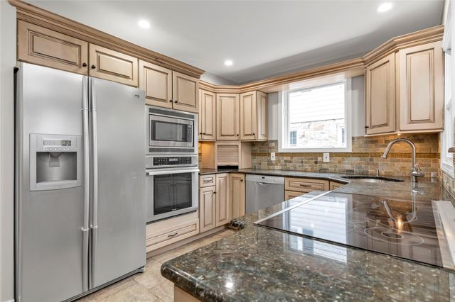 14 Dover Court, Rockville Centre, NY 11570