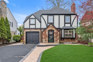 14 Dover Court, Rockville Centre, NY 11570