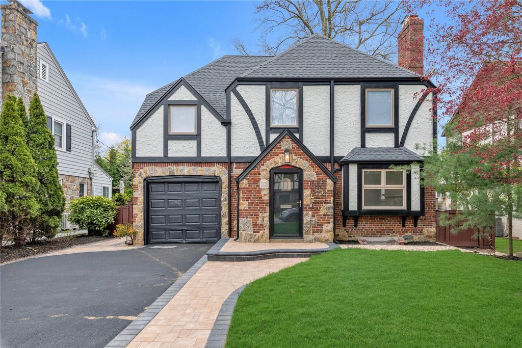 14 Dover Court, Rockville Centre, NY 11570