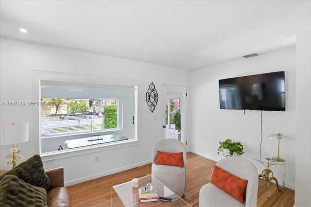 1850 NW 53rd St, Miami, FL 33142