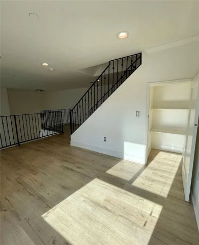 10844 Blix Street 101, North Hollywood, CA 91602