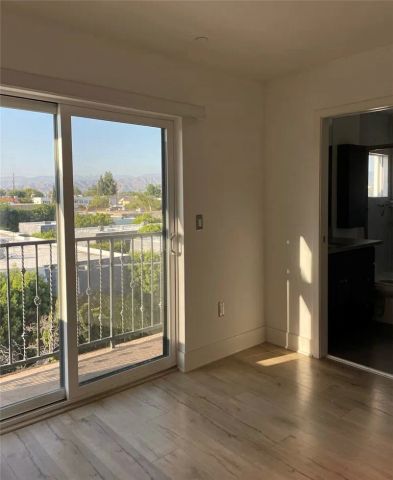 10844 Blix Street 101, North Hollywood, CA 91602