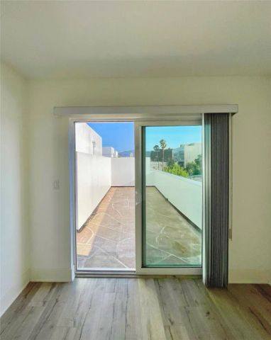 10844 Blix Street 101, North Hollywood, CA 91602