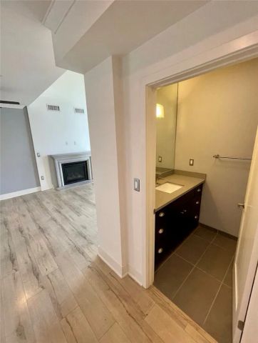 10844 Blix Street 101, North Hollywood, CA 91602