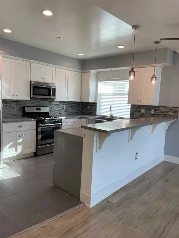 10844 Blix Street 101, North Hollywood, CA 91602