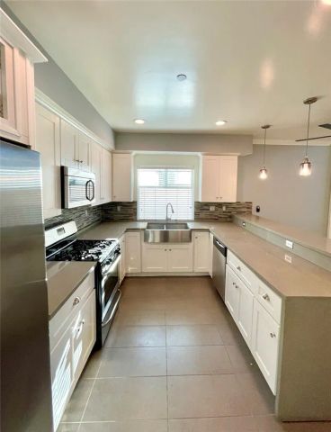 10844 Blix Street 101, North Hollywood, CA 91602