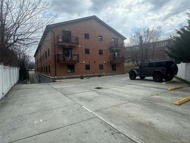 7548 Parsons Boulevard 2A, Fresh Meadows, NY 11366