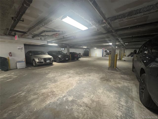 7548 Parsons Boulevard 2A, Fresh Meadows, NY 11366