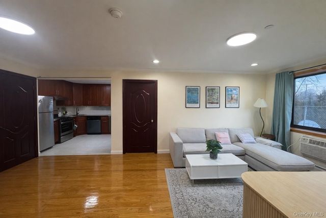 7548 Parsons Boulevard 2A, Fresh Meadows, NY 11366