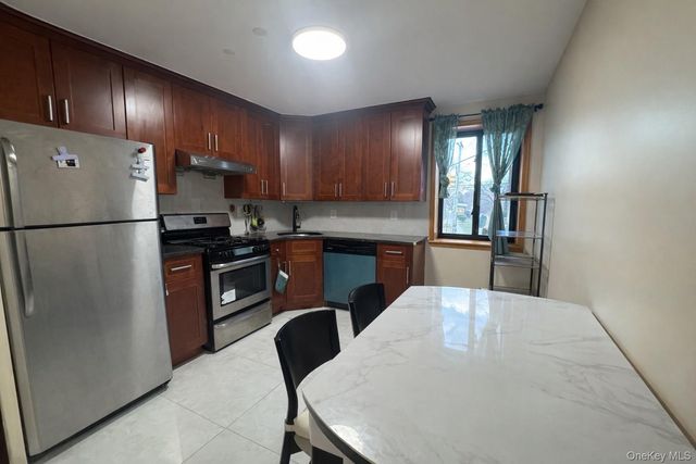 7548 Parsons Boulevard 2A, Fresh Meadows, NY 11366