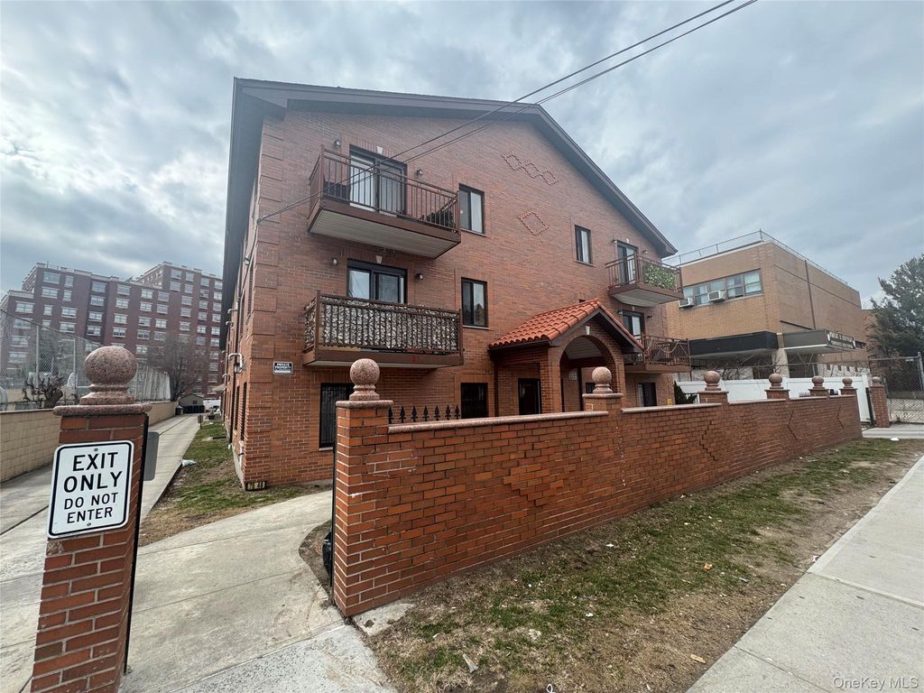 7548 Parsons Boulevard 2A, Fresh Meadows, NY 11366