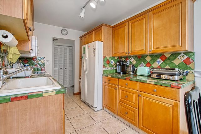 1833 S Ocean Dr 902, Hallandale Beach, FL 33009