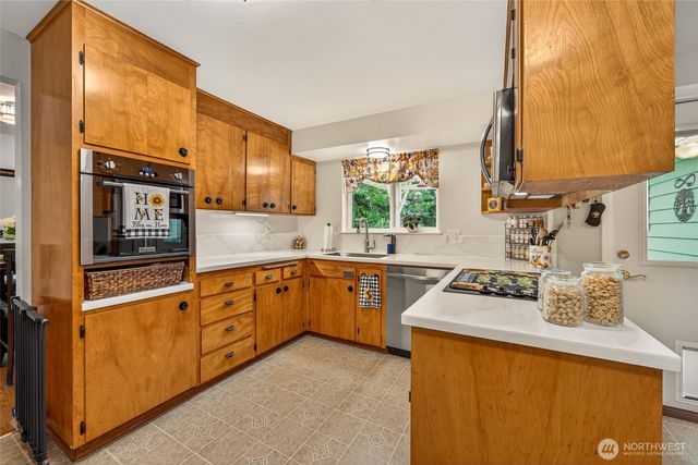 807 Jefferson Avenue NE, Renton, WA 98056