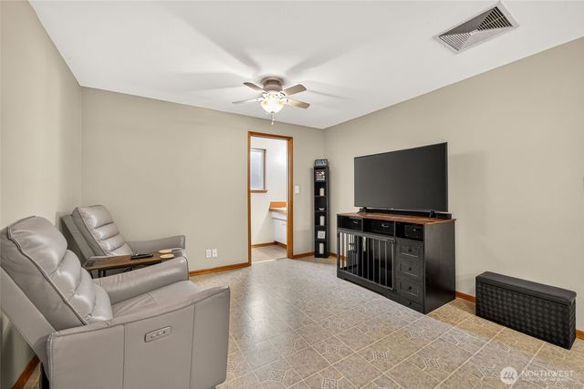 807 Jefferson Avenue NE, Renton, WA 98056