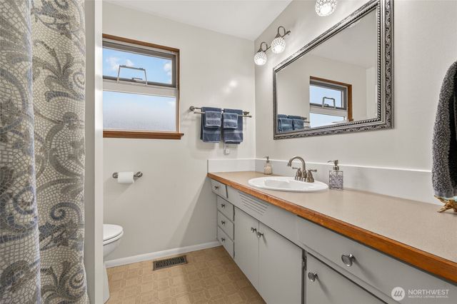 807 Jefferson Avenue NE, Renton, WA 98056