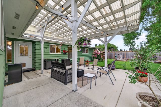807 Jefferson Avenue NE, Renton, WA 98056