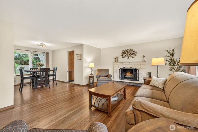 807 Jefferson Avenue NE, Renton, WA 98056