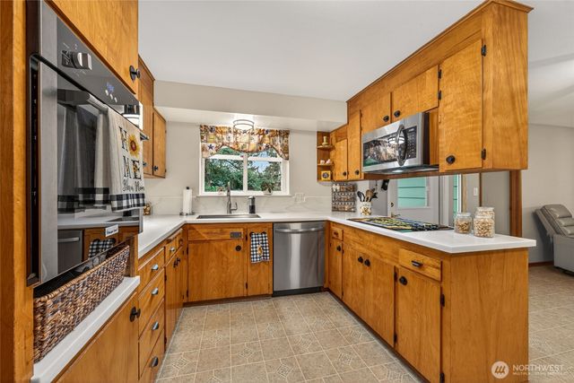 807 Jefferson Avenue NE, Renton, WA 98056