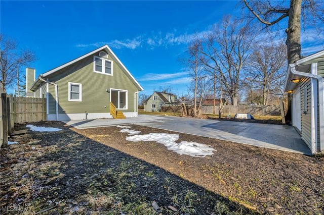 33418 Lake Shore Boulevard, Eastlake, OH 44095