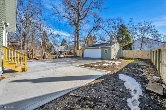 33418 Lake Shore Boulevard, Eastlake, OH 44095