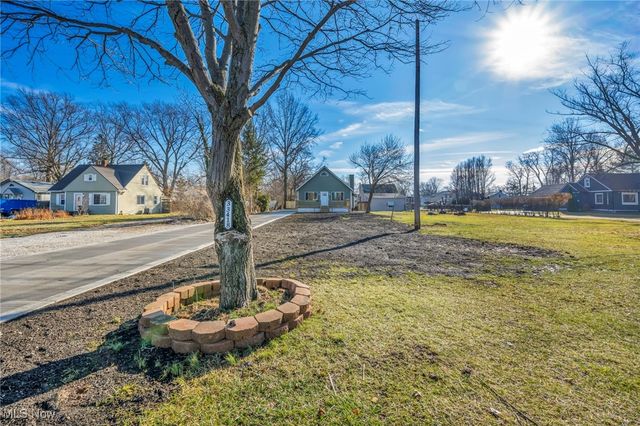 33418 Lake Shore Boulevard, Eastlake, OH 44095