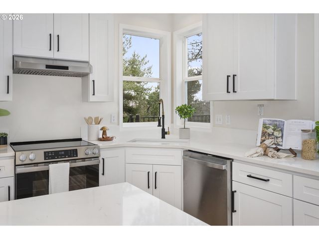 5407 BAY CREEK Dr, Lake Oswego, OR 97035