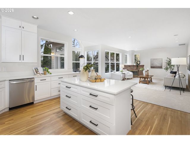 5407 BAY CREEK Dr, Lake Oswego, OR 97035