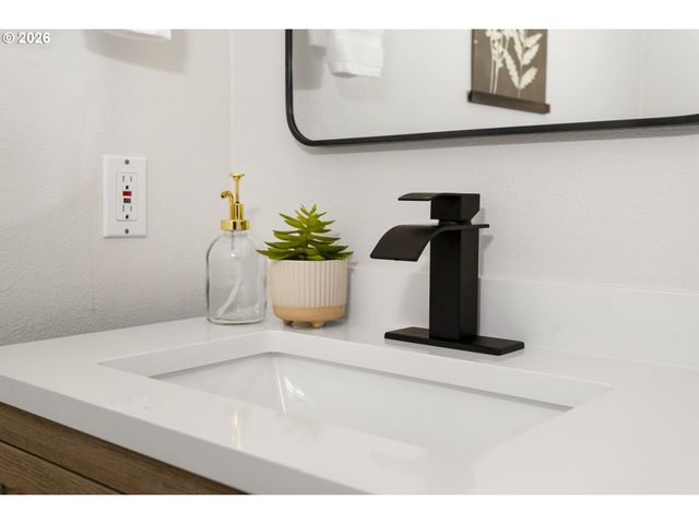 5407 BAY CREEK Dr, Lake Oswego, OR 97035