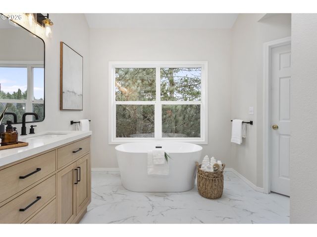 5407 BAY CREEK Dr, Lake Oswego, OR 97035