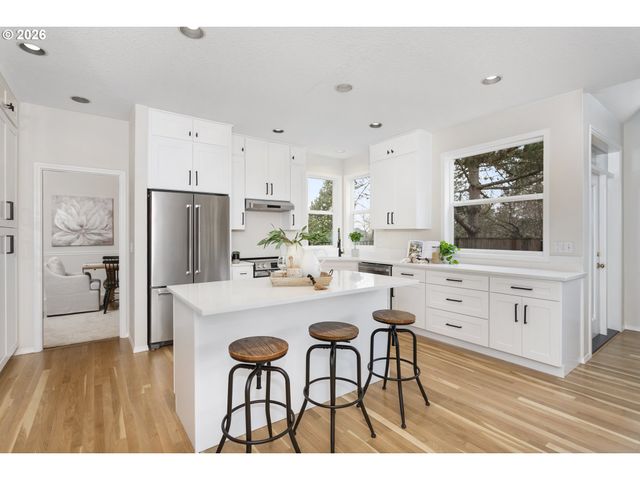 5407 BAY CREEK Dr, Lake Oswego, OR 97035