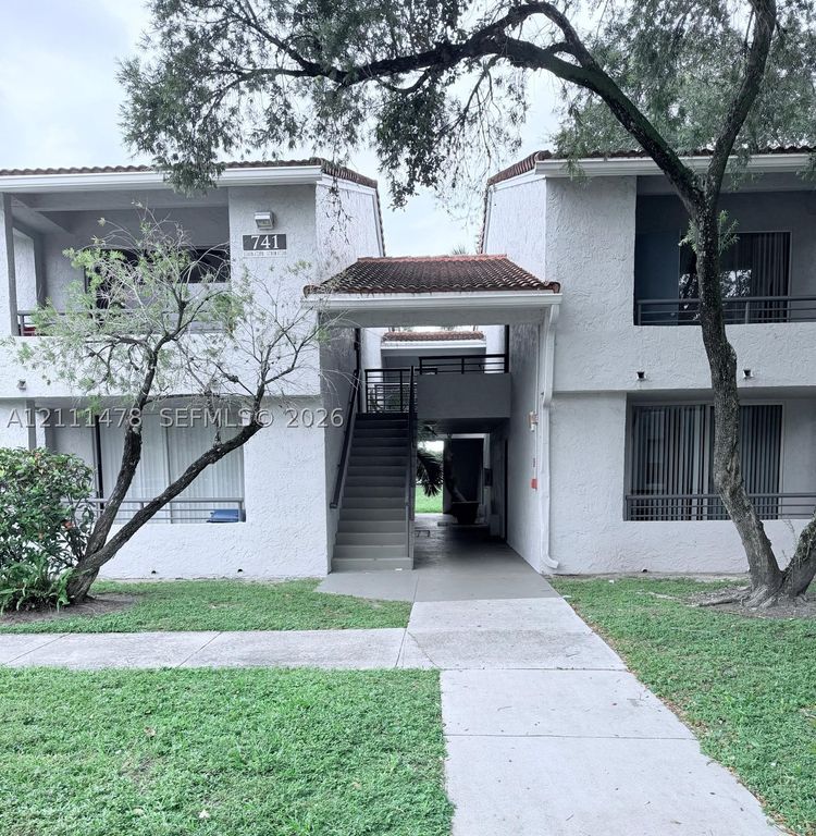 741 Lyons Rd 17108, Coconut Creek, FL 33063