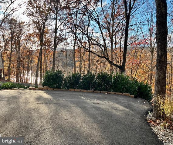 6705 W LAKERIDGE RD, New Market, MD 21774